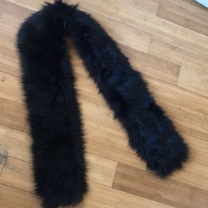 Black faux fur scarf